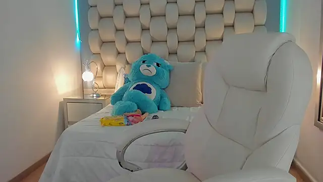 Helleamazing online show from January 2025 06:39:01 AM