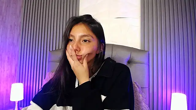 kendall saenz online show from December 2024 08:00:01 PM