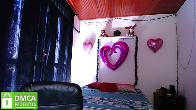 Snapshot of Mr_MrsCurie chatting on December 2024 02:44:01 PM Mr MrsCurie online show from December 2024 02:44:01 PM