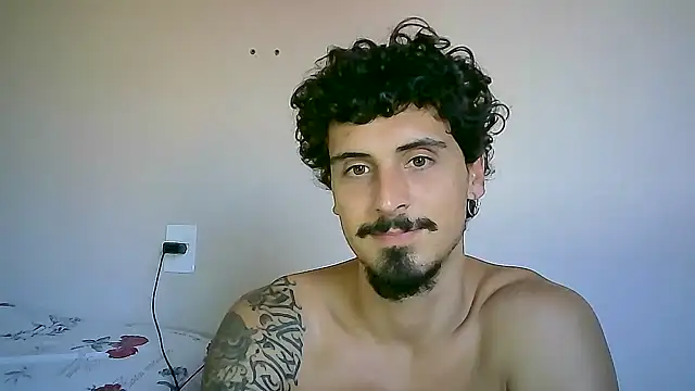 Snapshot of milkoffe chatting on January 2025 05:31:01 PM milkoffe online show from January 2025 05:31:01 PM