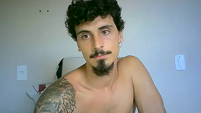 Snapshot of milkoffe chatting on February 2025 07:10:02 PM milkoffe online show from February 2025 07:10:02 PM