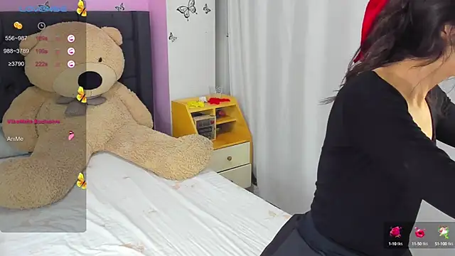 Snapshot of SophiaLiu chatting on February 2025 11:48:01 PM SophiaLiu online show from February 2025 11:48:01 PM