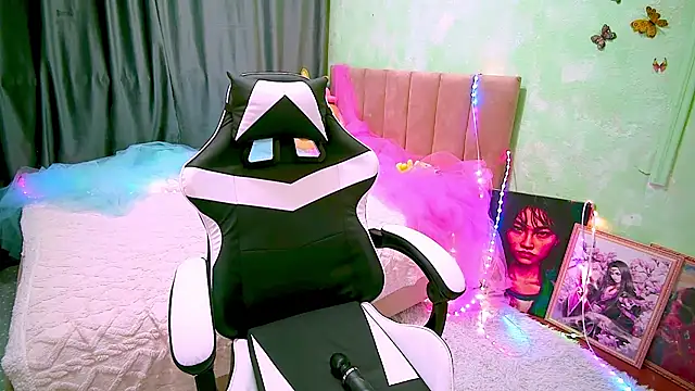 Snapshot of Akemilun chatting on May 2026 07:00:02 PM Akemilun online show from May 2026 07:00:02 PM