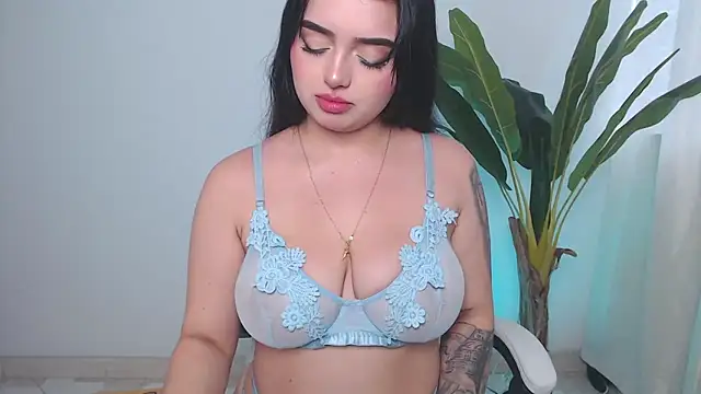 Snapshot of sophialorens_s chatting on March 2025 07:06:02 PM sophialorens s online show from March 2025 07:06:02 PM