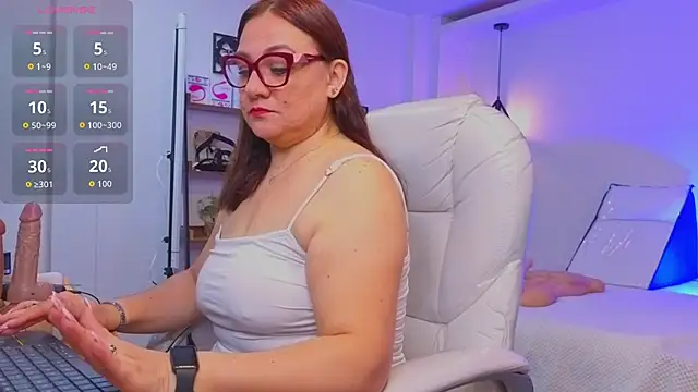 lady nylon  online show from September 2025 11:57:01 AM