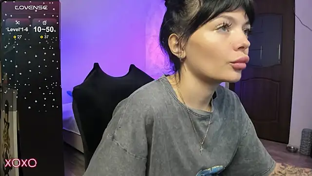 Snapshot of Mariella_Adamss chatting on February 2025 03:51:02 PM Mariella Adamss online show from February 2025 03:51:02 PM