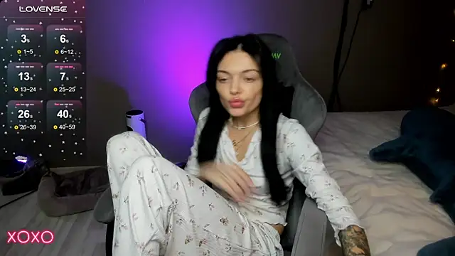 Mariella Adamss online show from December 2025 01:57:02 AM