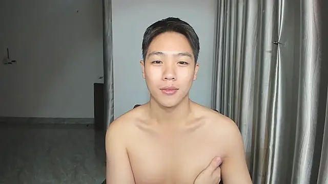 Snapshot of Oliver_Nl chatting on December 2024 03:52:01 PM Oliver Nl online show from December 2024 03:52:01 PM