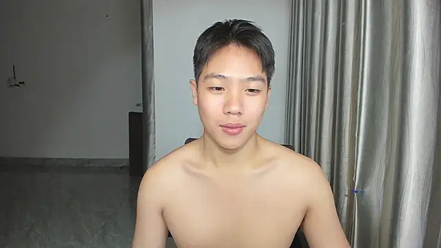 Snapshot of Oliver_Nl chatting on December 2024 04:09:02 PM Oliver Nl online show from December 2024 04:09:02 PM