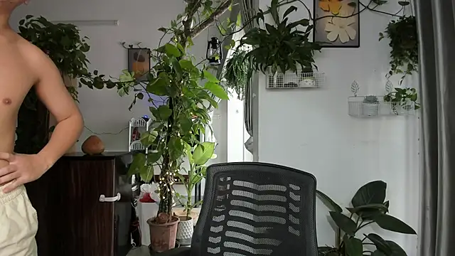 Snapshot of Oliver_Nl chatting on December 2025 04:19:01 AM Oliver Nl online show from December 2025 04:19:01 AM