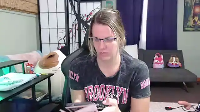 Sarahtineke online show from October 2025 05:13:02 PM