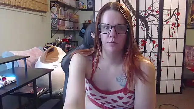 Snapshot of Sarahtineke chatting on May 2026 05:10:01 PM Sarahtineke online show from May 2026 05:10:01 PM