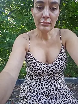 Snapshot of AnaFoxxy chatting on June 2026 06:18:01 AM AnaFoxxy online show from June 2026 06:18:01 AM