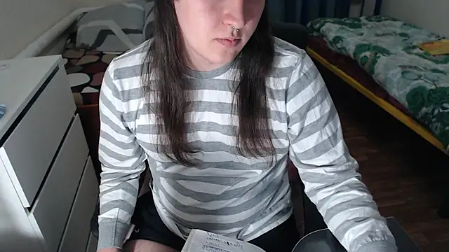 EvaMiron online show from October 2025 04:57:02 PM