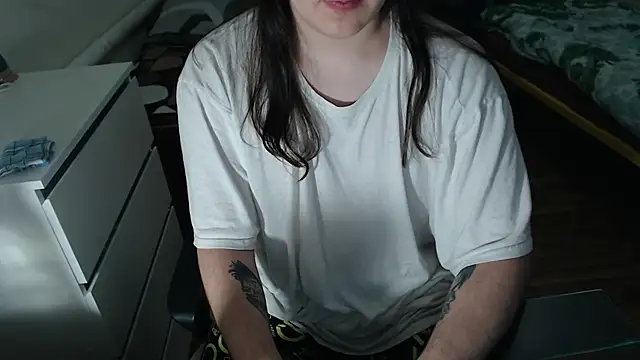 EvaMiron online show from October 2025 07:05:01 PM