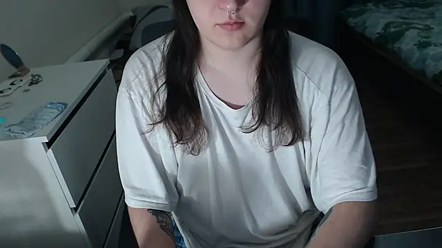 EvaMiron online show from November 2025 06:19:02 PM