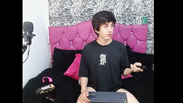 Robinviollet online show from January 2026 04:06:02 AM