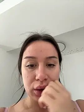 deliaroyal online show from September 2025 11:03:01 AM