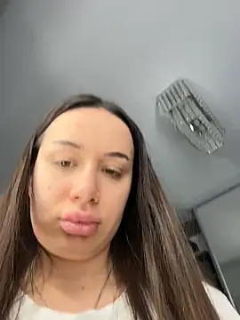 Snapshot of deliaroyal chatting on February 2026 01:03:01 PM deliaroyal online show from February 2026 01:03:01 PM