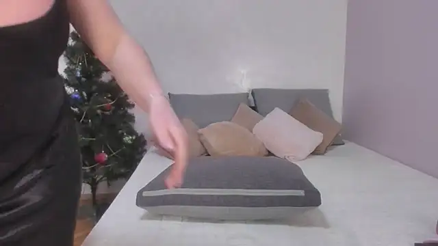 Snapshot of SheilaBloom chatting on January 2025 10:37:01 PM SheilaBloom online show from January 2025 10:37:01 PM