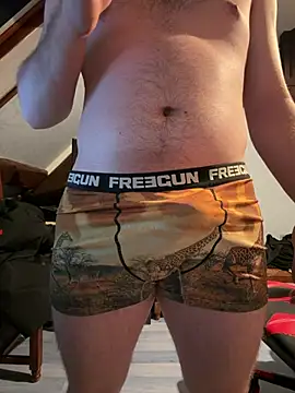 Snapshot of youlo71 chatting on February 2026 12:28:01 AM youlo71 online show from February 2026 12:28:01 AM