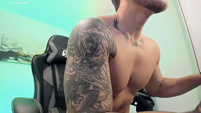 Snapshot of LucianSinclair chatting on March 2025 04:24:02 AM LucianSinclair online show from March 2025 04:24:02 AM