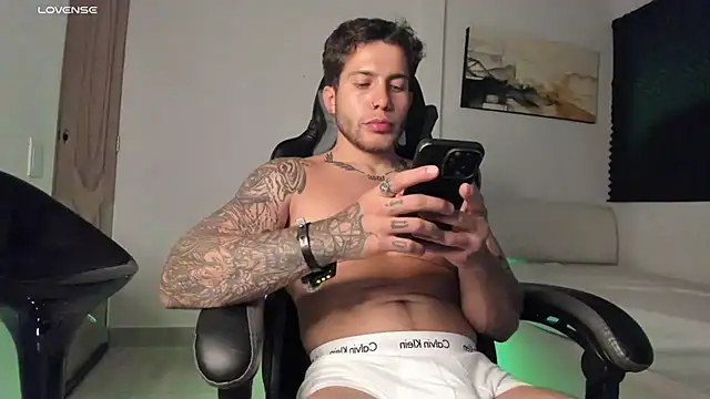 Snapshot of LucianSinclair chatting on September 2025 02:11:02 AM LucianSinclair online show from September 2025 02:11:02 AM