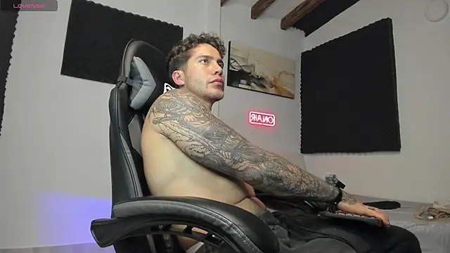 Snapshot of LucianSinclair chatting on September 2025 12:16:01 AM LucianSinclair online show from September 2025 12:16:01 AM