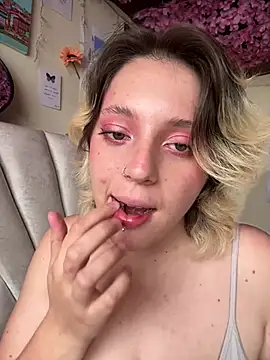 Snapshot of Enyeld_ruru chatting on February 2025 01:42:02 PM Enyeld ruru online show from February 2025 01:42:02 PM