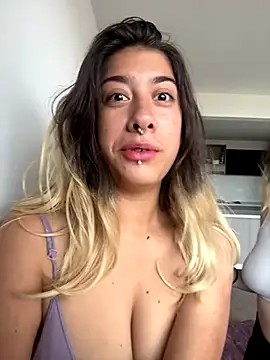 Snapshot of Enyeld_ruru chatting on November 2025 08:07:01 PM Enyeld ruru online show from November 2025 08:07:01 PM