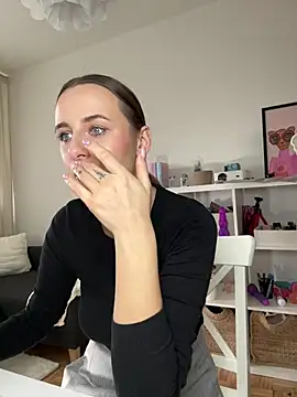 Hii Lolla online show from February 2025 01:11:01 PM