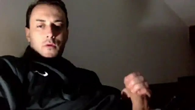 Snapshot of mainnrd chatting on February 2026 12:01:01 AM mainnrd online show from February 2026 12:01:01 AM