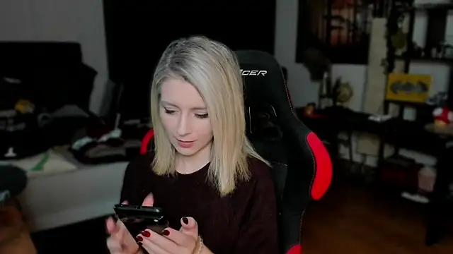 Lisaonthemoon online show from October 2025 03:56:02 PM