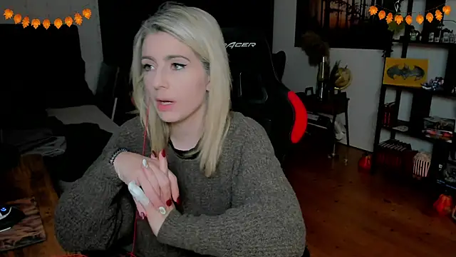 Lisaonthemoon online show from November 2025 06:41:02 PM