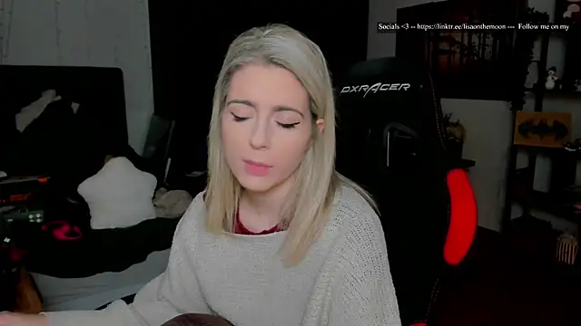 Snapshot of Lisaonthemoon chatting on January 2026 06:33:02 PM Lisaonthemoon online show from January 2026 06:33:02 PM