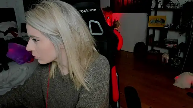 Snapshot of Lisaonthemoon chatting on February 2026 06:13:02 PM Lisaonthemoon online show from February 2026 06:13:02 PM