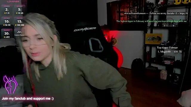 Snapshot of Lisaonthemoon chatting on February 2026 05:30:02 PM Lisaonthemoon online show from February 2026 05:30:02 PM