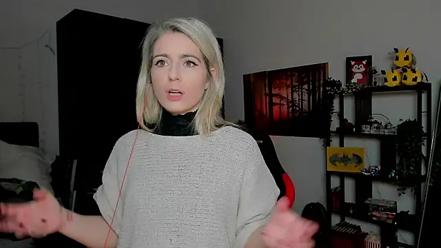 Snapshot of Lisaonthemoon chatting on February 2026 06:12:01 PM Lisaonthemoon online show from February 2026 06:12:01 PM