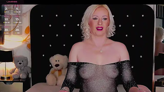 OliviaShaw23 online show from November 2025 10:44:02 PM