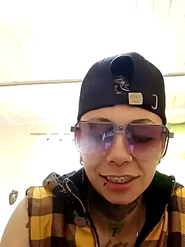 Snapshot of real_fenix chatting on March 2025 09:01:02 PM real fenix online show from March 2025 09:01:02 PM