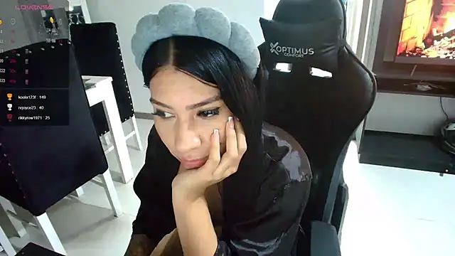 Snapshot of Pamela-fit chatting on February 2025 05:58:02 PM Pamela-fit online show from February 2025 05:58:02 PM