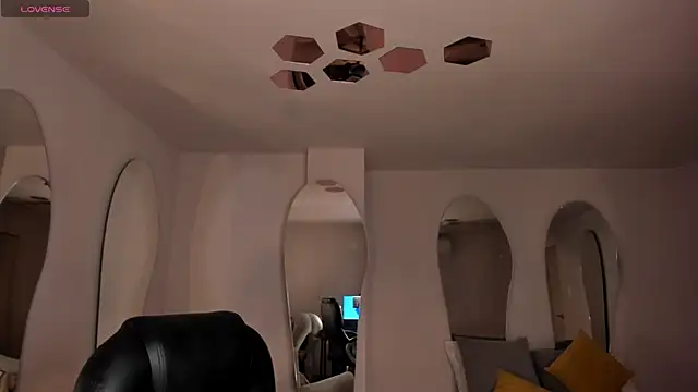 Snapshot of PaulinaSantos_ chatting on November 2025 05:15:01 PM PaulinaSantos online show from November 2025 05:15:01 PM