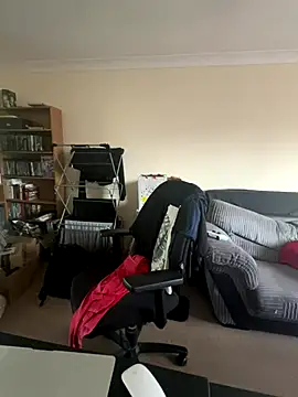 Snapshot of LondonTeffy chatting on October 2025 11:00:01 AM LondonTeffy online show from October 2025 11:00:01 AM