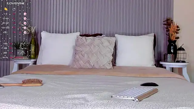 romina-brunette online show from December 2024 06:38:02 PM