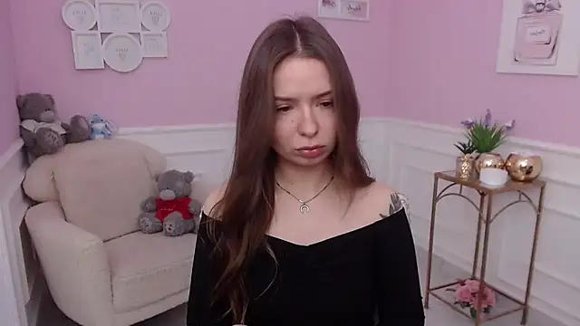 LucySkilar online show from November 2025 05:51:02 AM