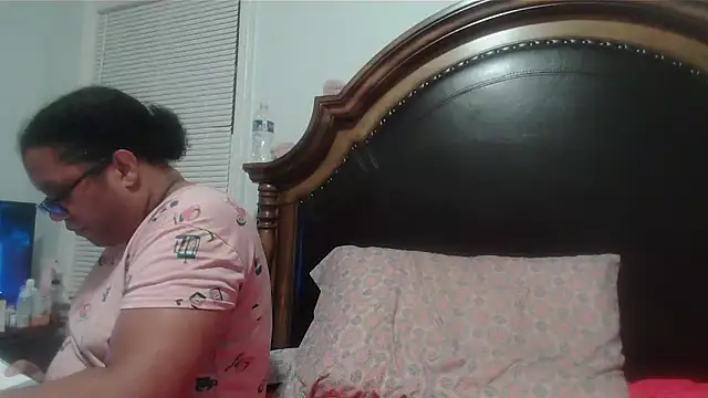 ebonyred online show from April 2026 01:36:02 AM