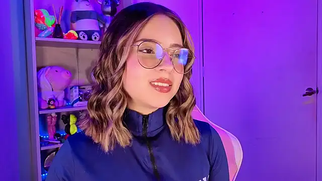 Snapshot of EmilyMiller_ chatting on May 2026 03:22:02 PM EmilyMiller online show from May 2026 03:22:02 PM