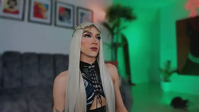 Taylor  foxxx online show from November 2025 06:00:02 AM