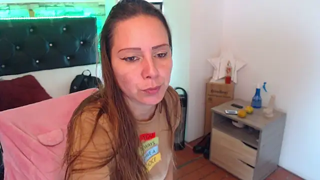 camila delarosa online show from September 2025 04:30:01 PM