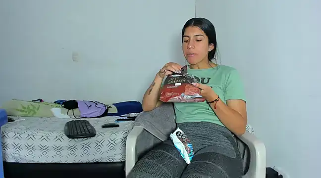 skinnyanai2 online show from December 2024 07:59:02 PM